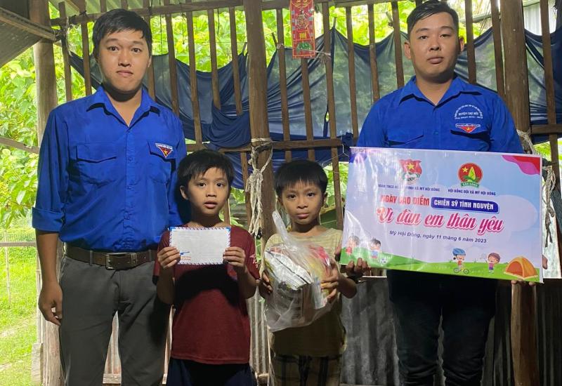 Mỹ Hội Đông hưởng ứng cao điểm ngày chiến sĩ tình nguyện “Vì đàn em thân yêu” 